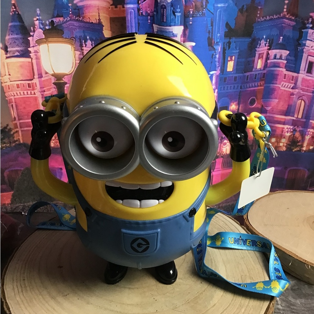Universal studios minions Bob popcorn bucket limited Edition-NWT